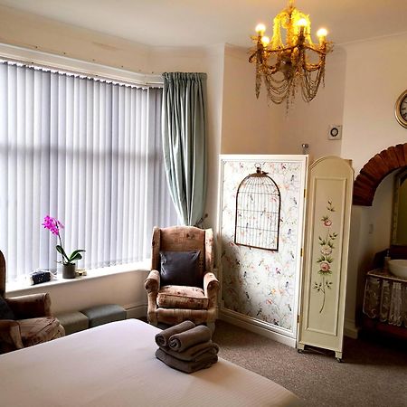Sunset Guest House Hunstanton Exteriér fotografie A bedroom at the Old Vicarage