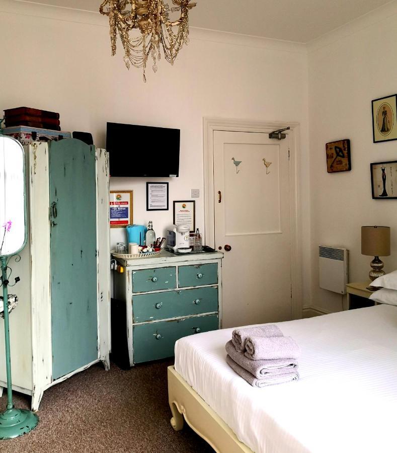 Sunset Guest House Hunstanton Exteriér fotografie A room at the Old Ship Inn